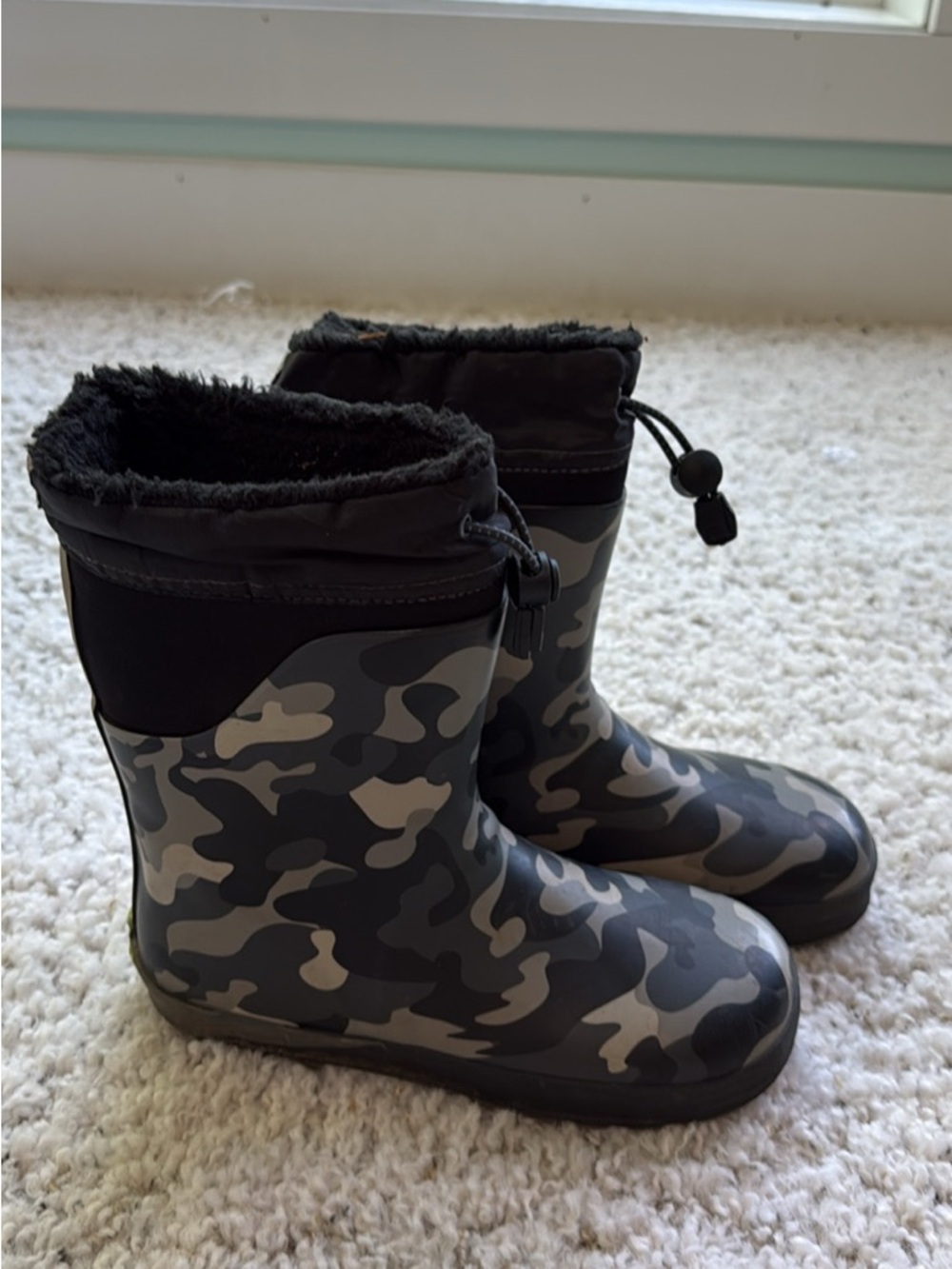 Kids Black & Gray Camo Waterproof fleece lined Boots